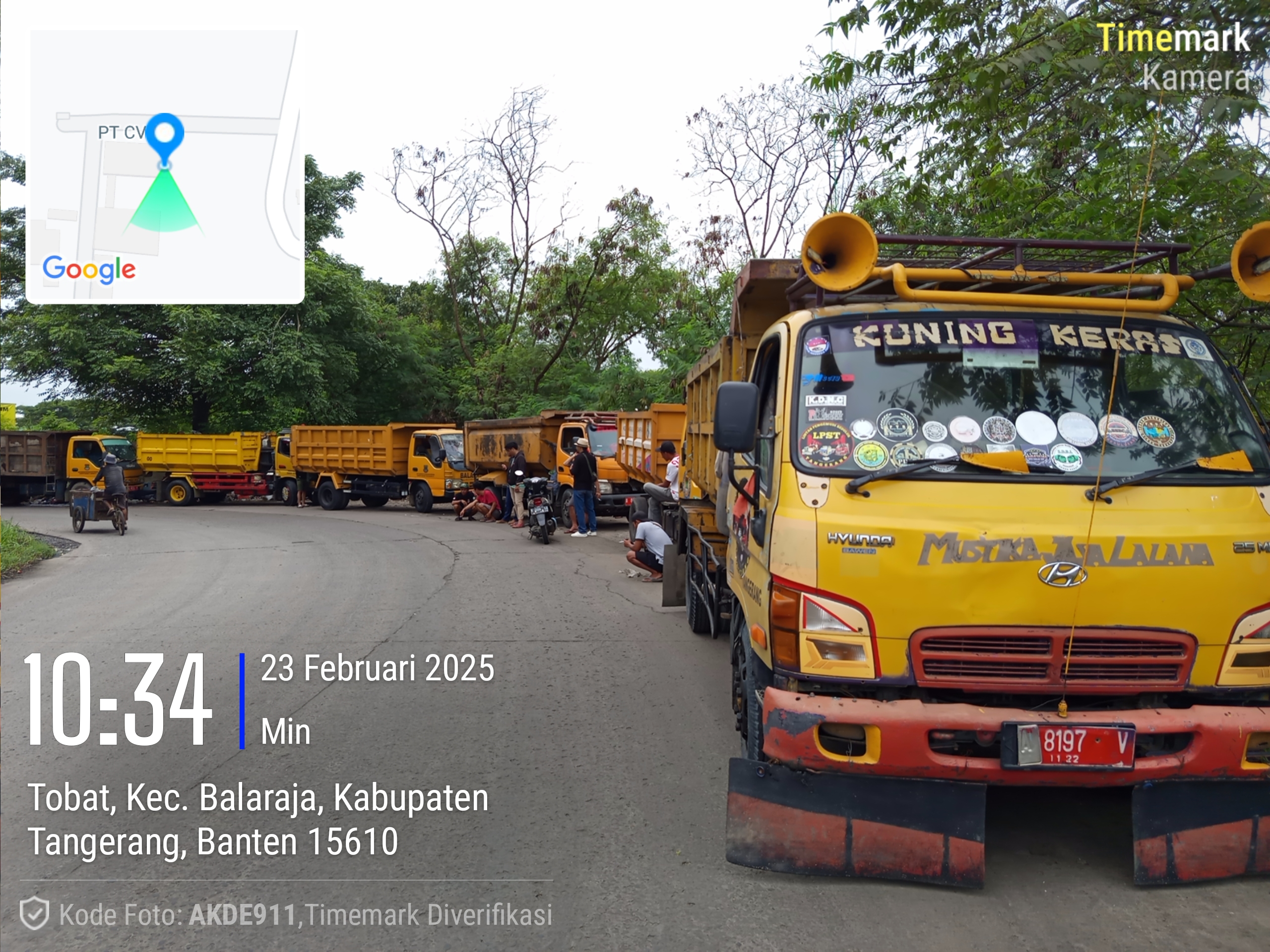 17 Truk dan 1 Alat Berat Dikerahkan untuk Angkut Sampah Menumpuk di Jalan Baru-Sentiong