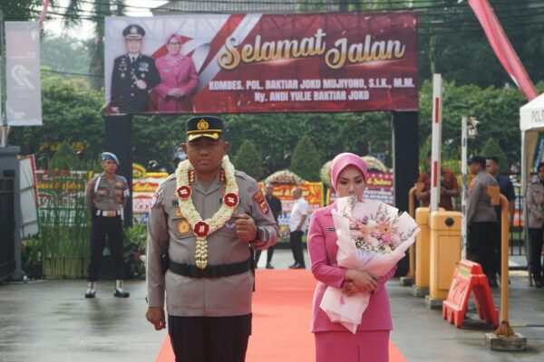 Farewell Parade dilanjutkan tradisi Pedang Pora Sambut dan Antar Pimpinan Polresta Tangerang