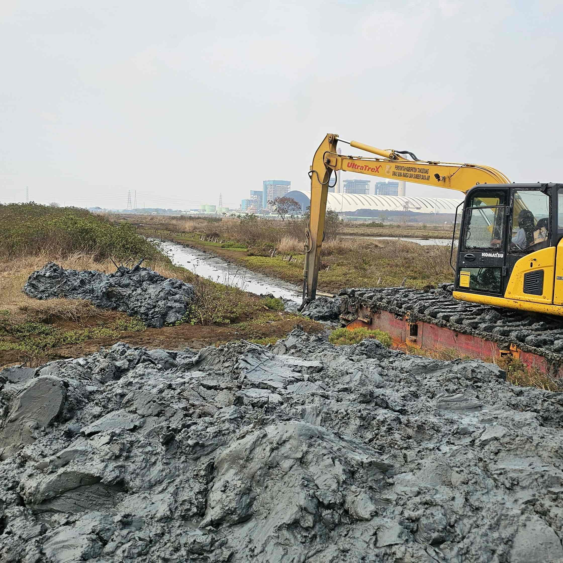 Kades Karang Anyar Apresiasi Bina Marga dan PLTU 3 Lontar atas Normalisasi Saluran Muara 1 Sepanjang 2.000 Meter